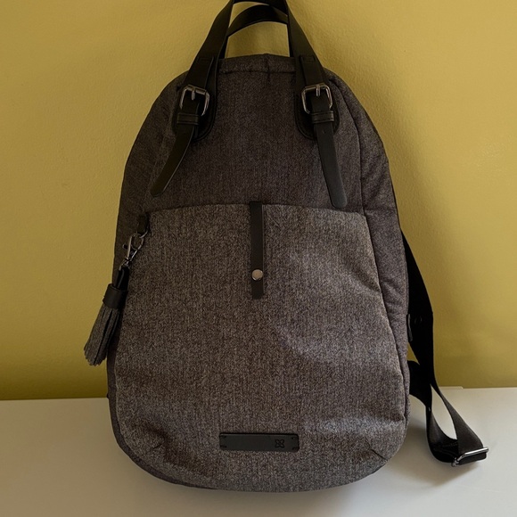 Sherpani Spire Gray/Black Large Backpack New without Tags - Picture 1 of 13